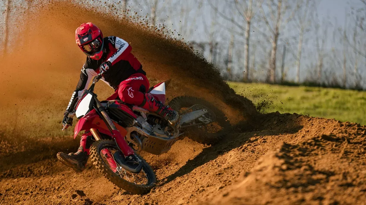 Dominasi Ducati Desmo450 MX di Sirkuit Bekasi: Awal Mula Perjalanan Menuju Puncak Kejurnas Motocross 2026!