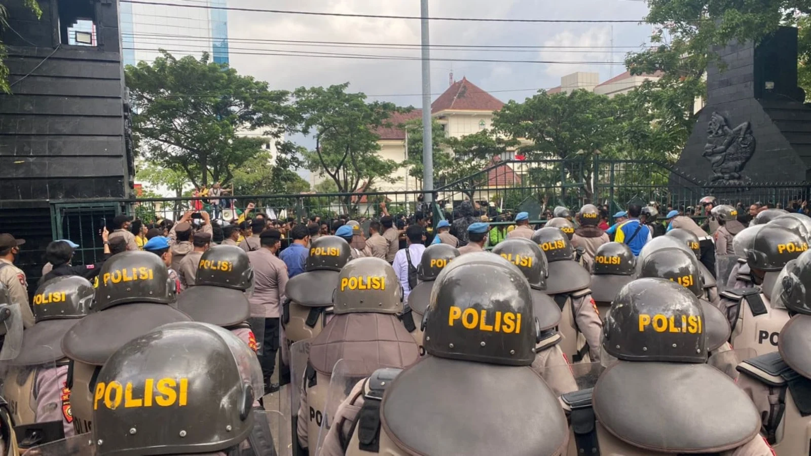 Demo di DPR: Arus Lalu Lintas Fleksibel, Polisi Pastikan Keamanan dan Ketertiban!