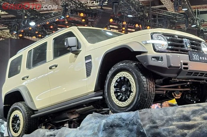 Kejutan GIIAS Surabaya 2026: GWM Tank 300 Diesel Sand Beige Bikin Heboh, Siap Taklukkan Jawa Timur!